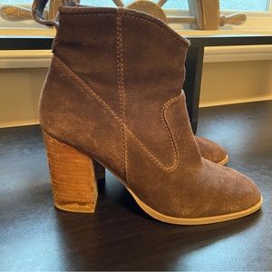 Steve Madden booties - brown suede